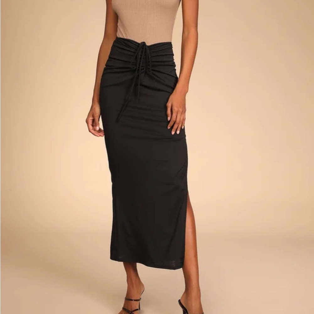NWT Lulu’s Casual Classic Black Cinched Midi Skirt